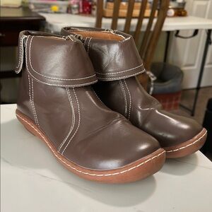 Brown Leather Ankle Boots with Contrast Stitching